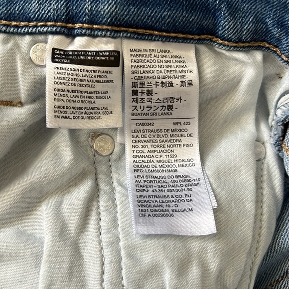 NWOT Levi Strauss Silver Tab Distressed Mom Jean, Size 28, Medium Wash Denim - Picture 14 of 15